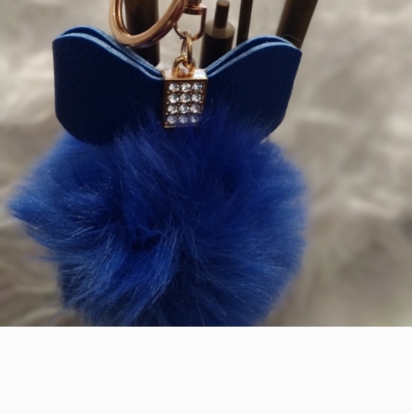 NEW IN BAG keychain pom pom - Picture 5 of 12